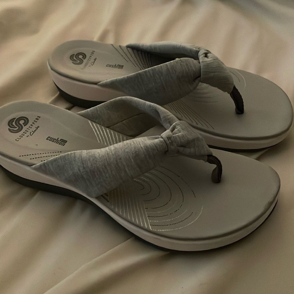Clark’s grey cloud stepper sandals